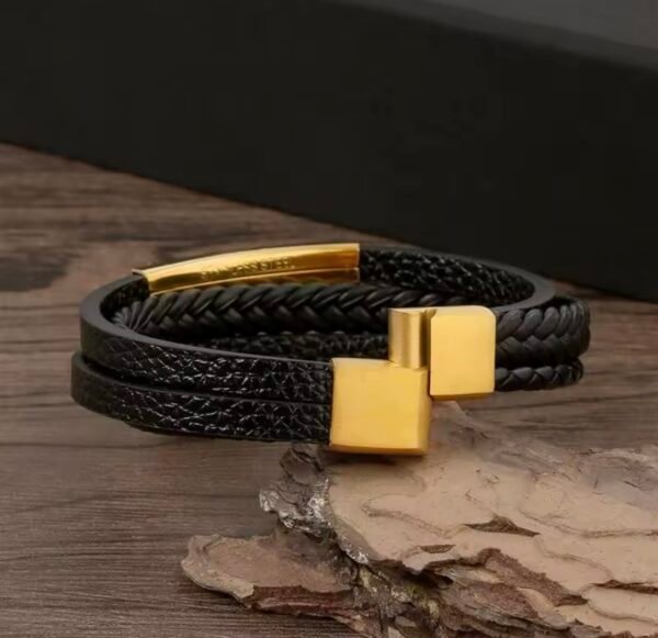 Bracelet en Cuir Tressé Multicouche avec Fermoir Magnétique en Acier Inoxydable