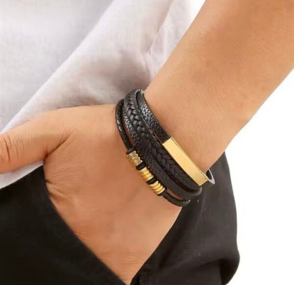 Bracelet en Cuir Tressé Multicouche avec Fermoir Magnétique en Acier Inoxydable