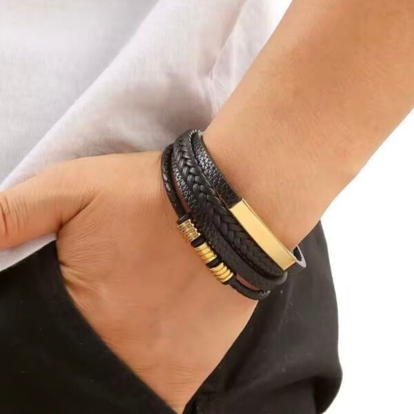 Bracelet en Cuir Tressé Multicouche avec Fermoir Magnétique en Acier Inoxydable